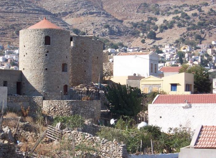 symi_chorio_windmuehlen_02.jpg, 102kB